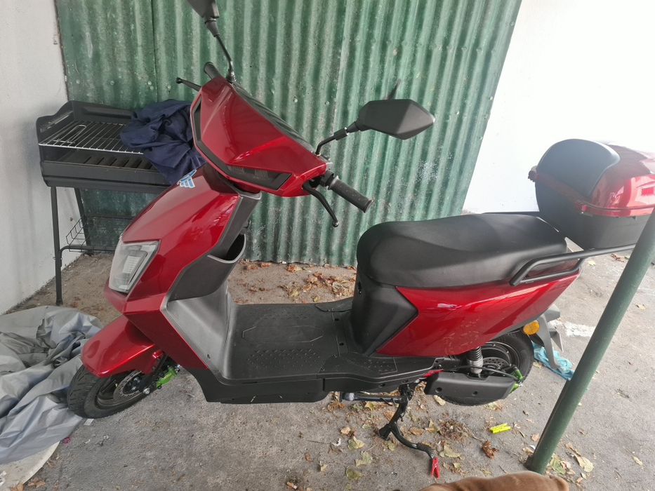 Vendo uma mota eléctrica