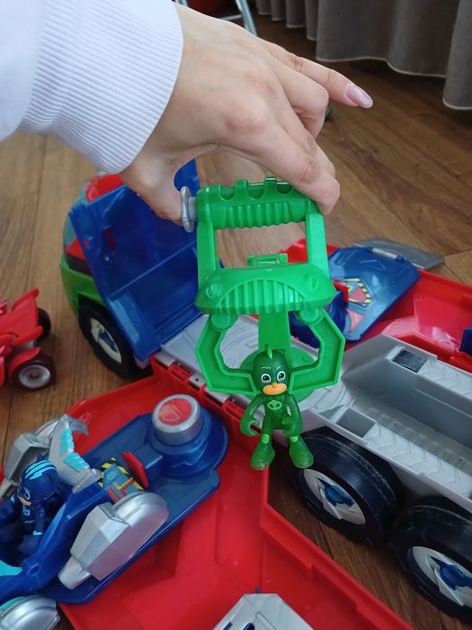 Фургон Герої в масках