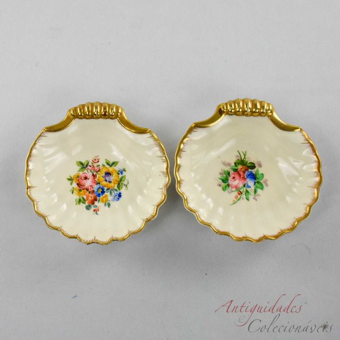 Conjunto de 2 conchas Porcelana Artibus flores e dourado