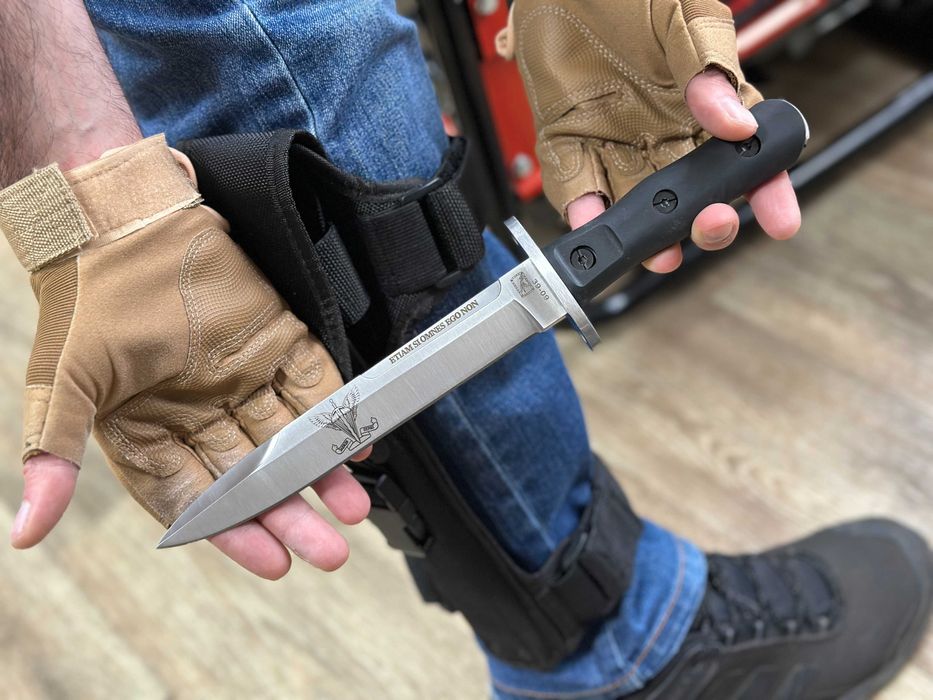 Тактичний ніж з кріпленням на ногу. Боевой армейский нож