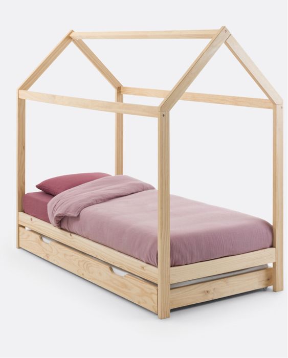 Cama-cabana em pinho maciço + cama gaveta + colchoes.