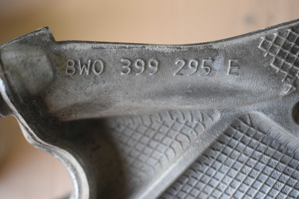 wspornik łapa poduszka silnika lewa prawa AUDI A4 B9 3.0 TDI 17r.