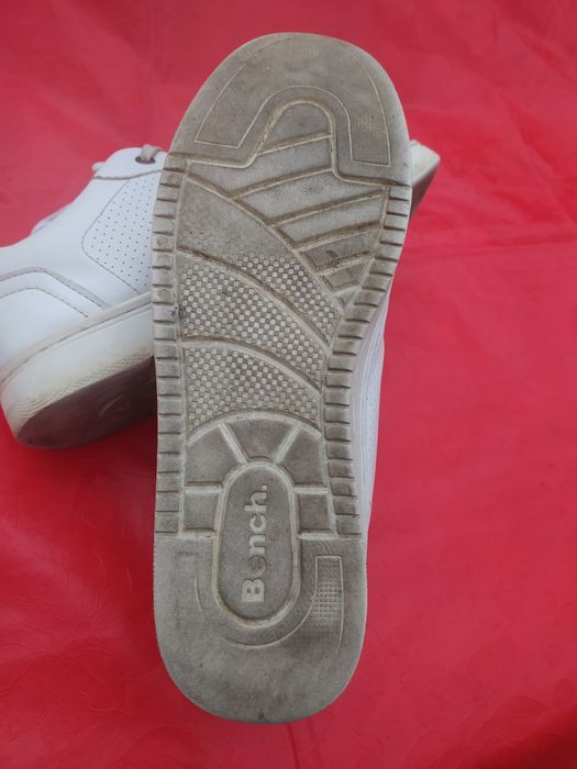 Bench. Оригинальние кожа ,42.5-розм.