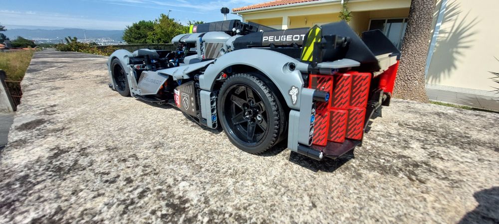LEGO Technic PEUGEOT 9X8 24H Le Mans Hybrid Hypercar MONTADO