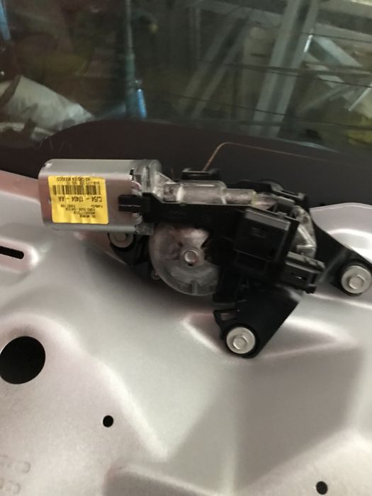 Продам задню планку з камерою Ford Ескейп і задня ляда зсклом