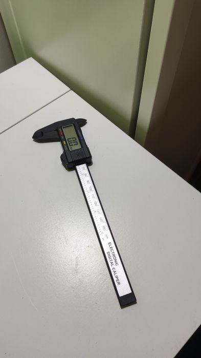 Suwmiarka elektroniczna