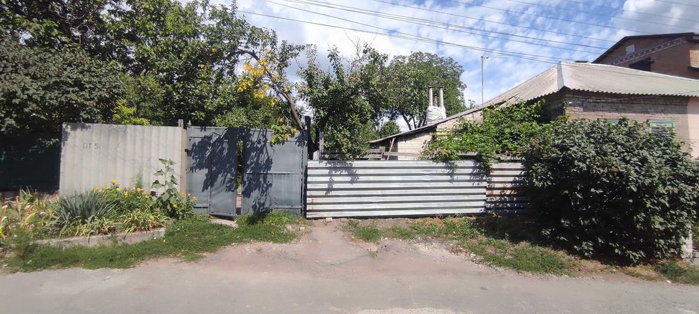 Продам частину домоволодіння 55 м + 4 сот. землі р-н пр.Металлургів!
