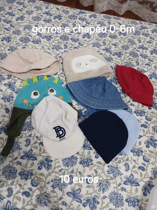 Diverso gorros e chapéus