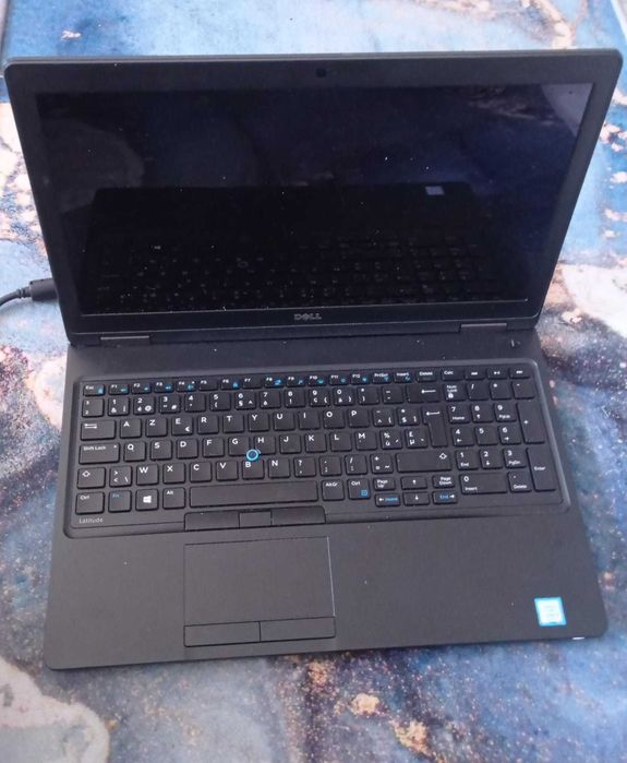 Dell Latitude 5580 15.6" Touchscreen Laptop (Intel i5, 8GB RAM, 128GB SSD, Windows 10)