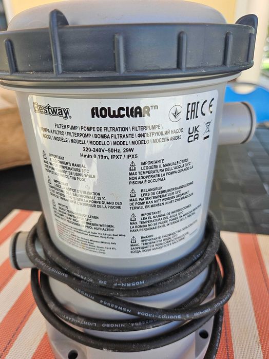 Bomba de Filtração Piscina Bestway Flowclear 58383 – Como Nova