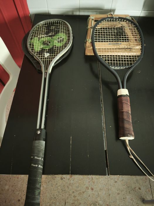 Pack 2 raquetes vintage. Uma de badminton e a outra de racket ball
