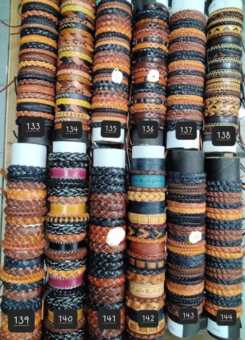 Pulseiras de couro em tubo