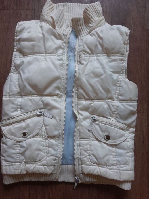 Продам жилетку для девочки 6-8 лет