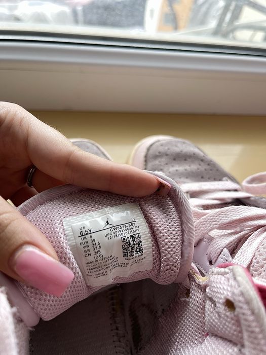Кросівки жіночі Nike Air Jordan 1 Mid