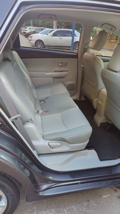 Продам Тoyota prius v 2014, 1,8 phev , газ