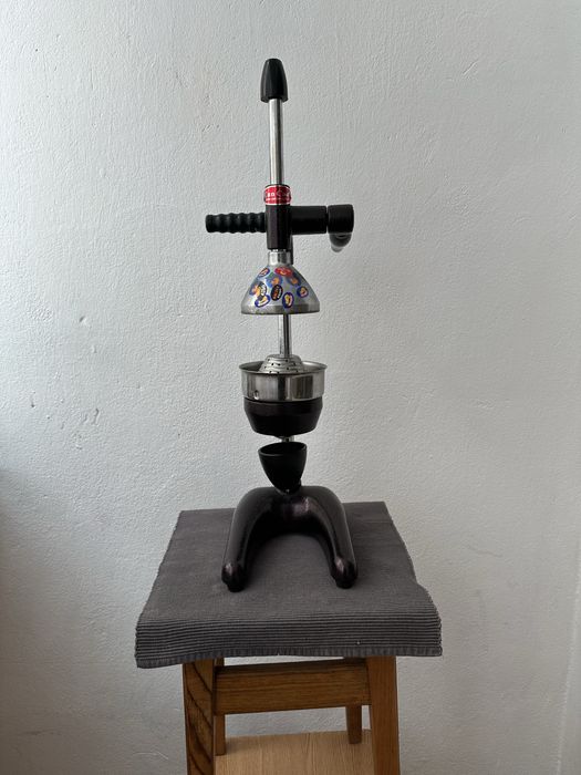 Сокочавилка для цитрусів та гранатів. Соковижималка