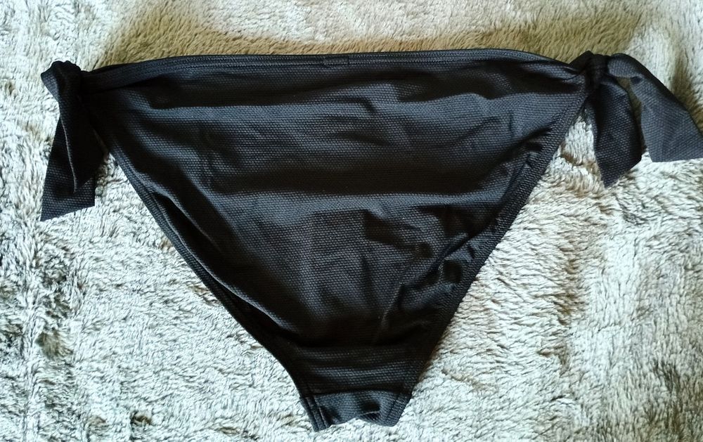 Dół od bikini Klasyczna czerń z wiązaniem
