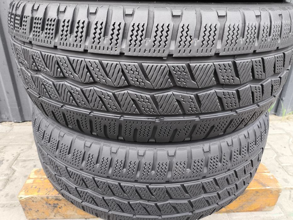 225/55/17C Hankook Winter IceptLV  KOMPLET