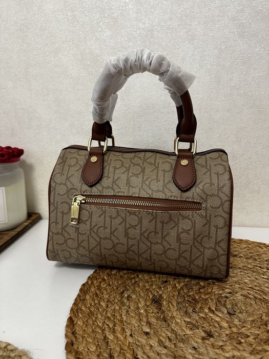 Сумка Calvin Klein CK barrel E7090