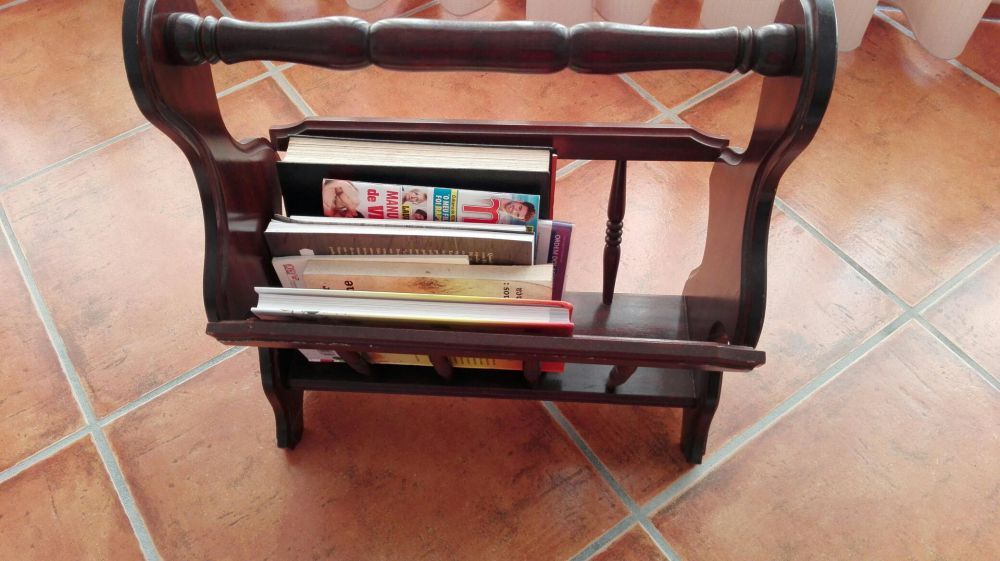 Porta revistas em madeira