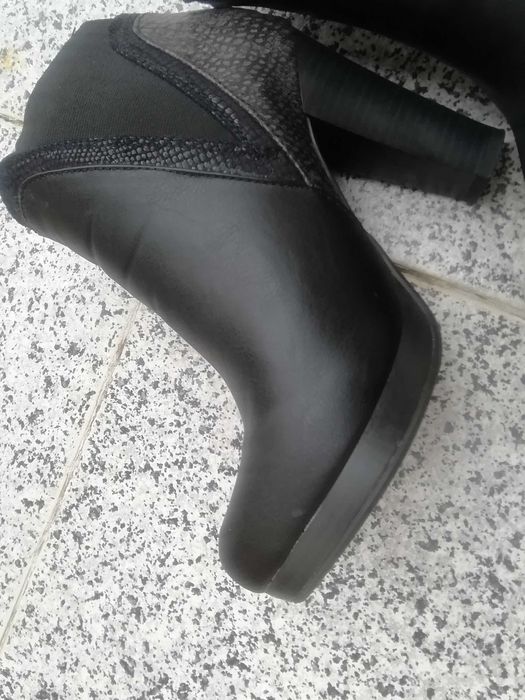 Botas pretas salto alto, como novas