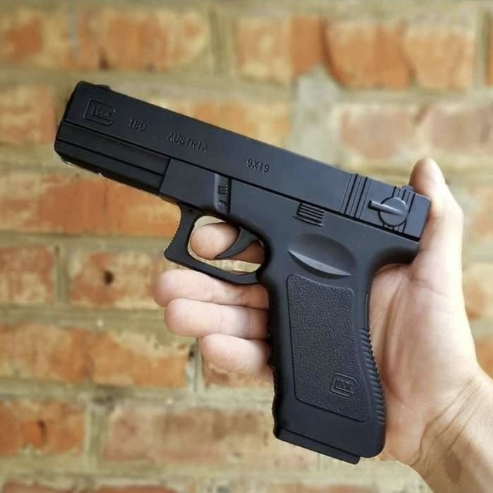 Пистолет зажигалка Глок в подарочной коробке