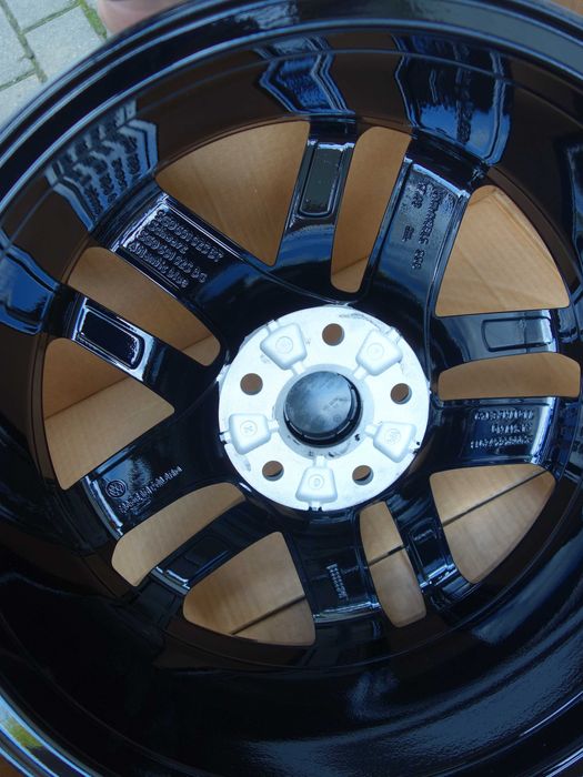 Felgi VW GOLF VII T-ROC PASSAT B8 Touran R-LINE Nowy Model 17''