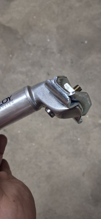 Conjunto bicicleta – Par manetes de travão + Espigão de selim alumínio