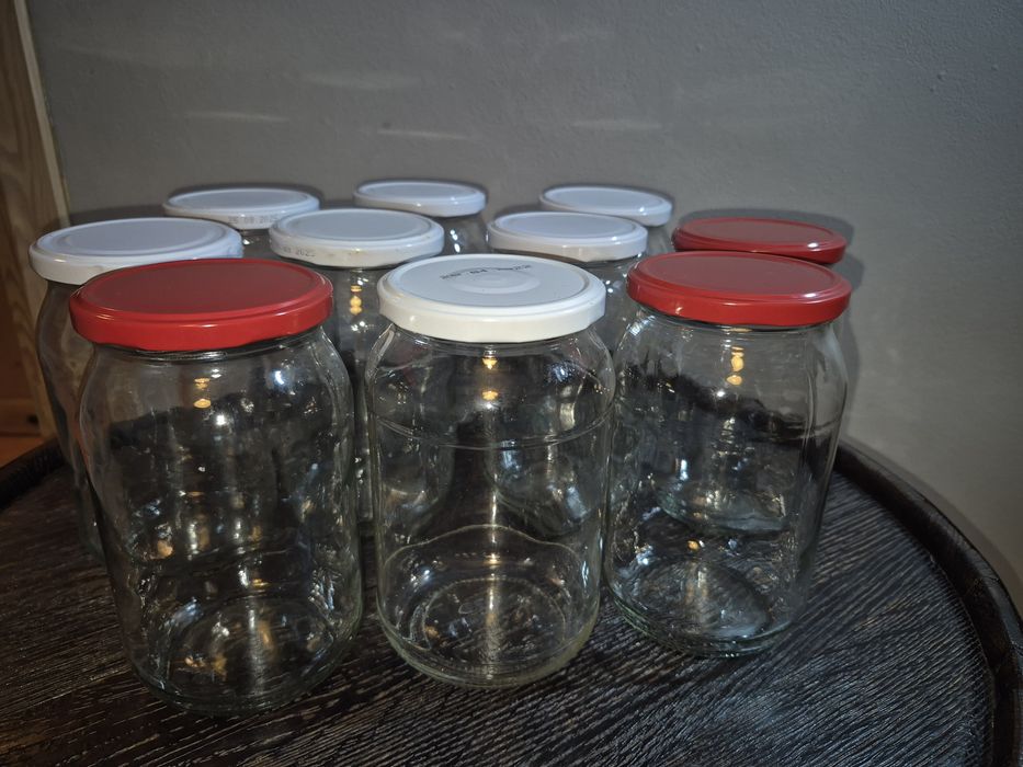 Słoiki 0,9 l z nakrętkami