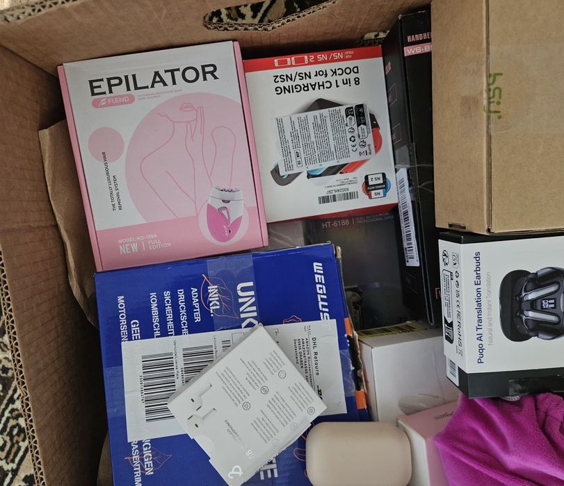 Box zepsutej elektroniki do naprawy.