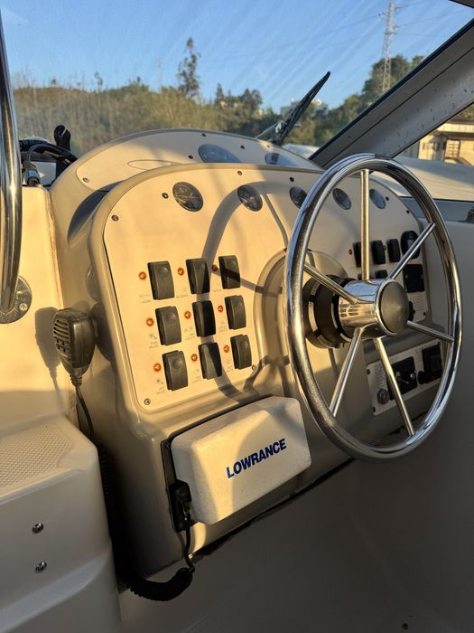 Maxum 2700 SCR - com lugar de marina e totalmente restaurado