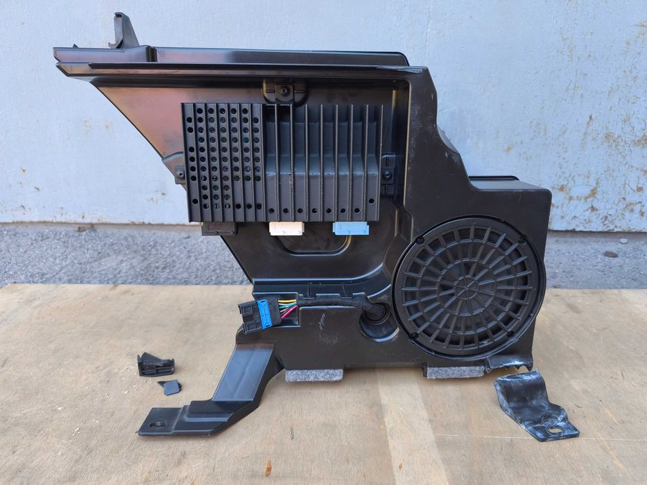 Підсилювач JBL та сабвуфер до Peugeot 508 SW