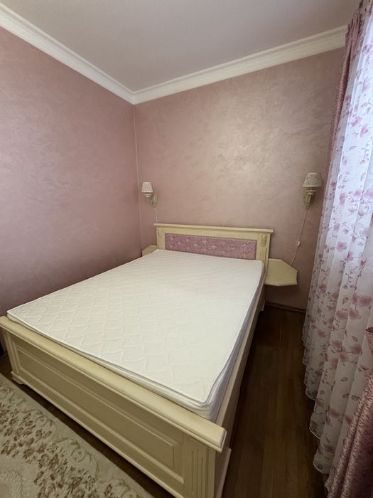 Продам ліжко з матрасом з натурального дерева. Ясень. Ручна робота.