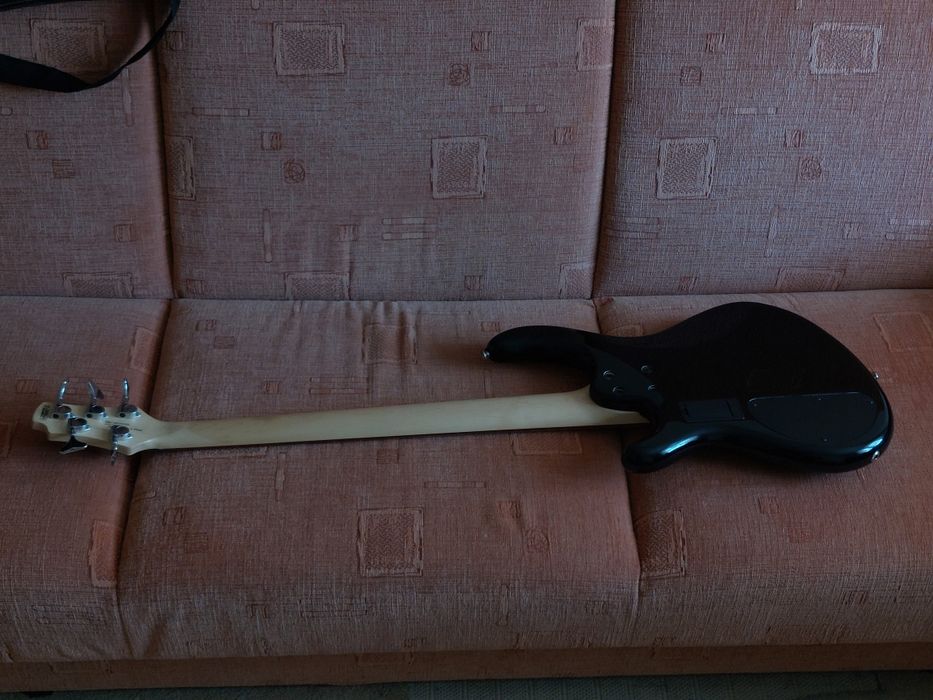 Cort Action Bass V + active    |.   gitara basowa bas aktywny