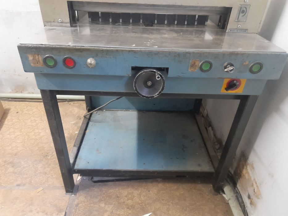 Gilotyna do papieru introligatorska K67 Elektryczna