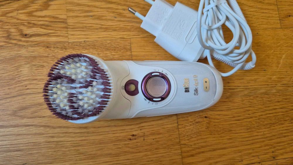 Masażer do twarzy Braun, kompletny zestaw, stan idealny