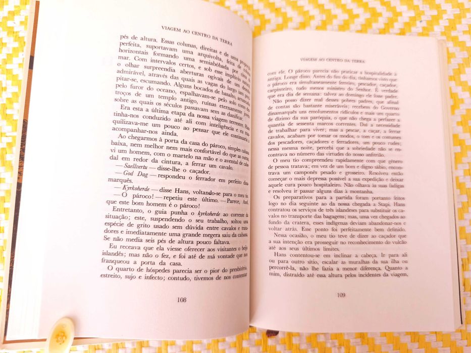 Viagem ao centro da terra
Júlio Verne