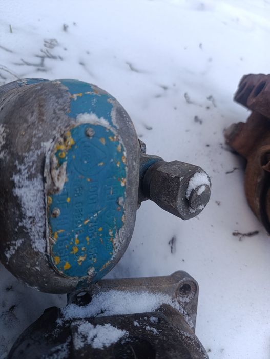 Продаю насосы инша 7 штук цена 2000