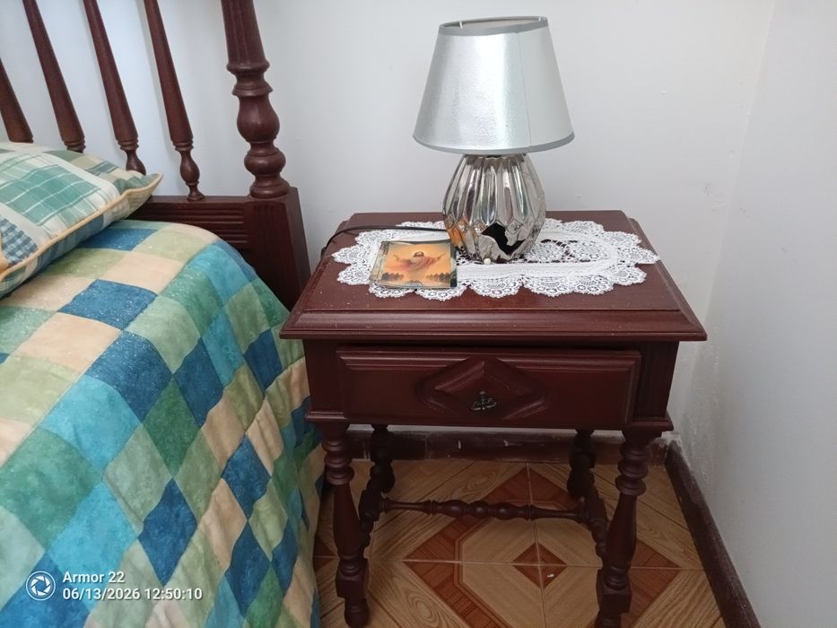 Quarto Antigo Completo..Cama/ Roupeiros /mesinhas de cabeceira/Colchão/Baú