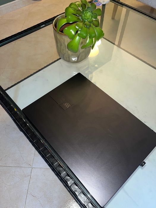 ASUS VivoBook 14 — Ryzen 7, 16GB RAM, 1TB SSD, Ecrã OLED