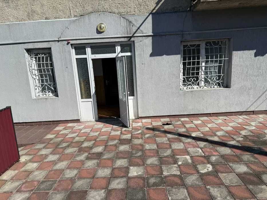Продається нерухомість (квартира з власною терасою)