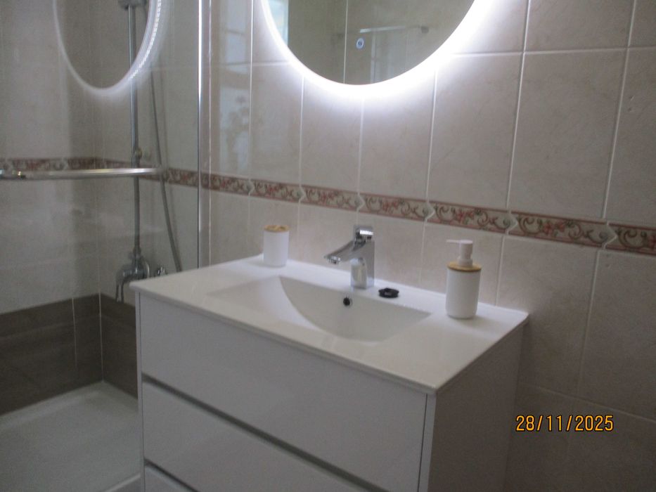 Casa c/barbecue ar condicionado a  250 metros da praia da Galé.