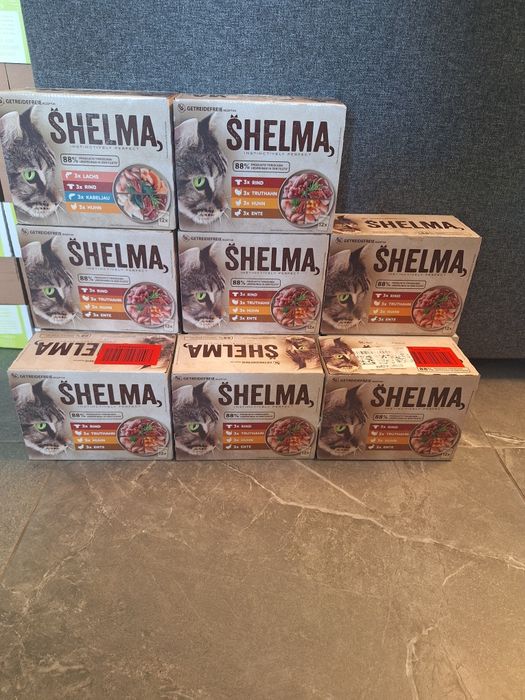 Mokra karma dla kota Shelma Mix Smaków (12 x 85 g), zawierające bezzbożowe fileciki w sosie z wołowiną, indykiem, kurczakiem i kaczką