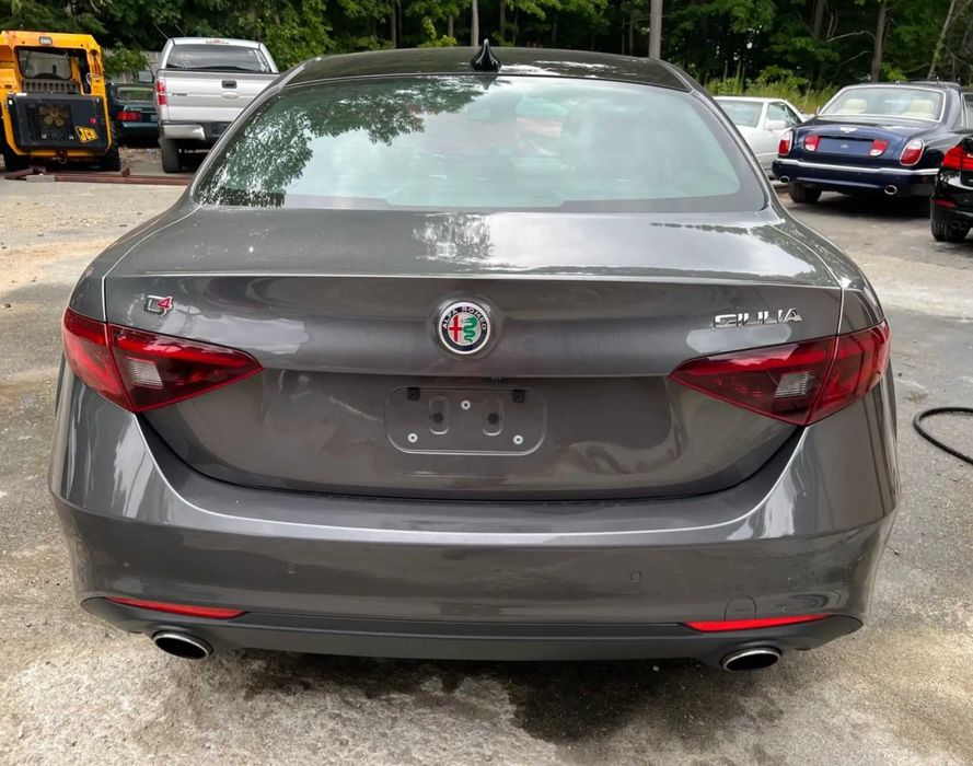 Бампер Alfa Romeo Giulia шрот разборка розборка розбірка джулія