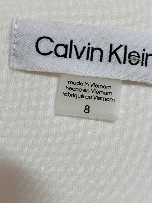 Елегантна сукня Calvin Klein зі стразами на урочистий захід