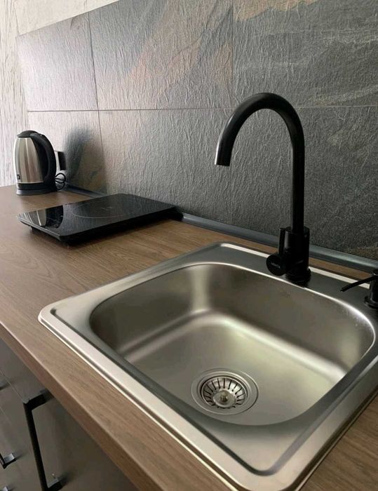 Кімната-студія подобово з власною кухнею