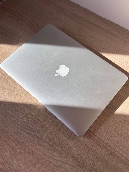 MacBook Air 8GB/128GB (13-inch, 2017), стан майже ідеал