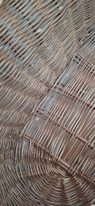 Duży wiklinowy kosz