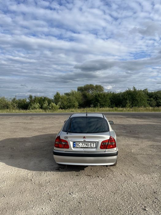 Поодам Mitsubishi Carisma 2000