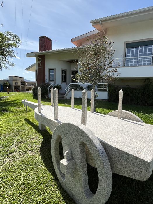 Carro de bois em granito